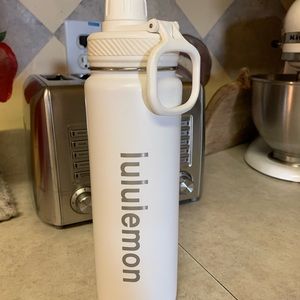 Lululemon water bottle